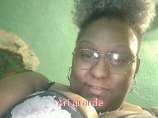 Ari_grande