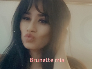 Brunette_mia