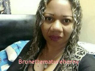 Brunettematurehorny