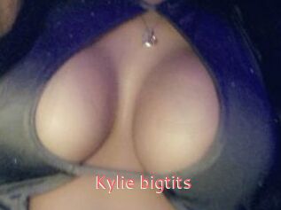 Kylie_bigtits