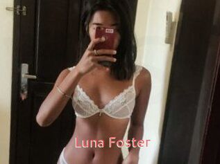Luna_Foster