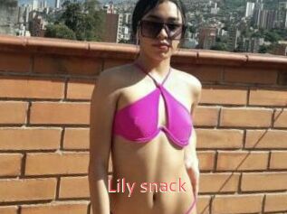 Lily_snack