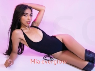 Mia_everglow
