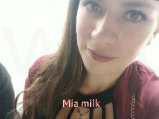 Mia_milk