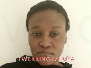 TWEKKING_LATOYA